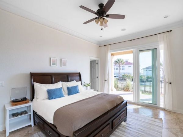 Luxury Destin Six Bedroom Rental Short Walk to Beach