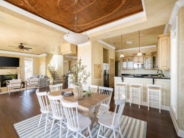 Luxury Destin Six Bedroom Rental Short Walk to Beach