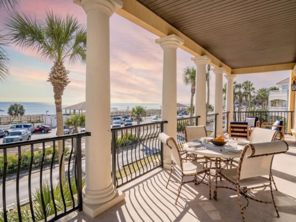 Luxury Destin Six Bedroom Rental Short Walk to Beach