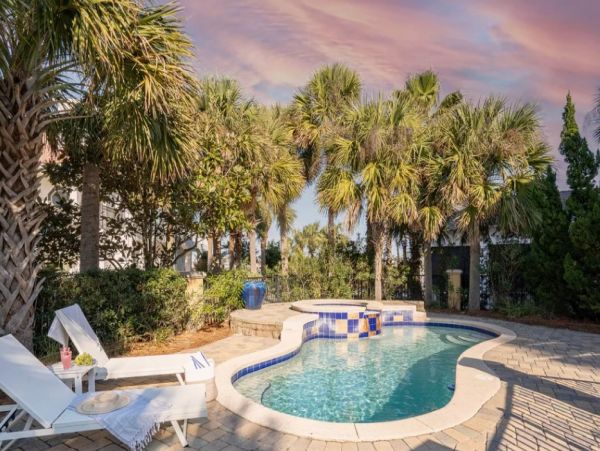 Luxury Destin Six Bedroom Rental Short Walk to Beach