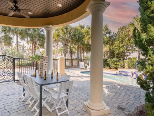 Luxury Destin Six Bedroom Rental Short Walk to Beach