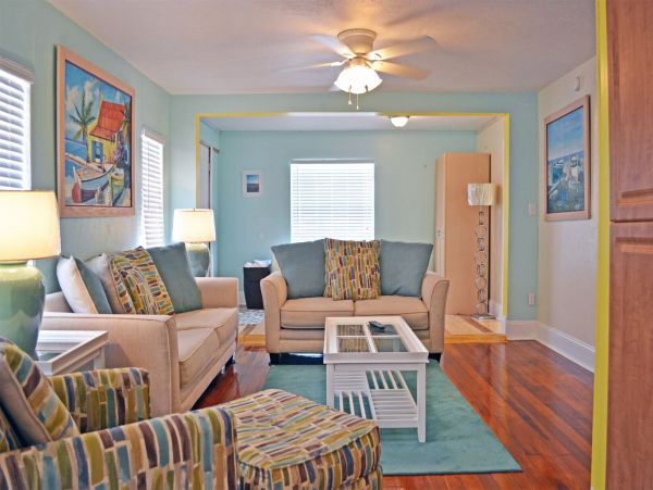 Three Bedroom Anna Maria Rental 150 meters to Sand