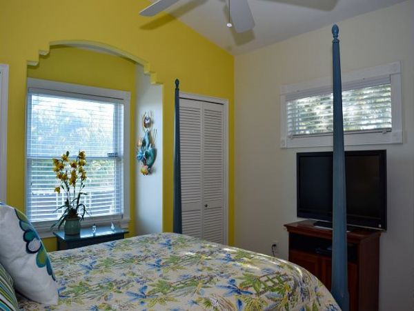Three Bedroom Holmes Beach Vacation Rental with Pool