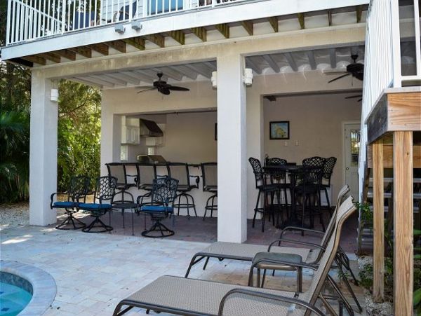 Three Bedroom Holmes Beach Vacation Rental with Pool