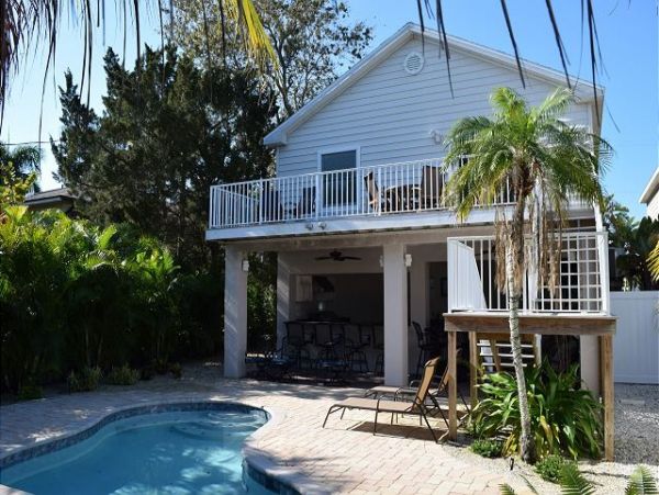 Three Bedroom Holmes Beach Vacation Rental with Pool