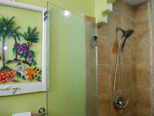 Three Bedroom Holmes Beach Vacation Rental with Pool