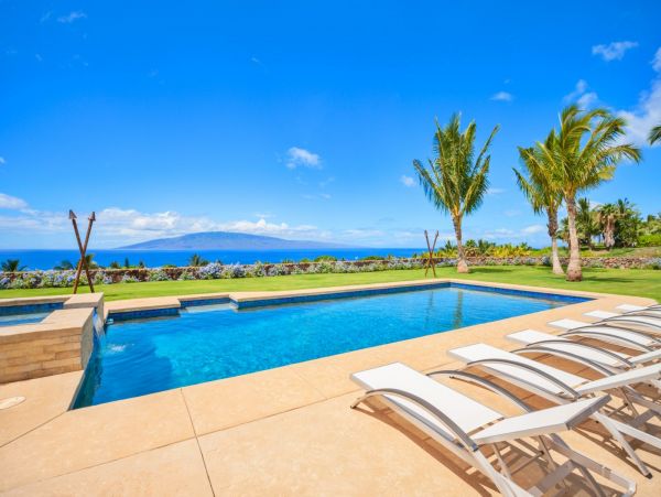 Luxury Lahaina Residence with Five Bedrooms and Pool Cottage