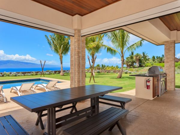 Luxury Lahaina Residence with Five Bedrooms and Pool Cottage