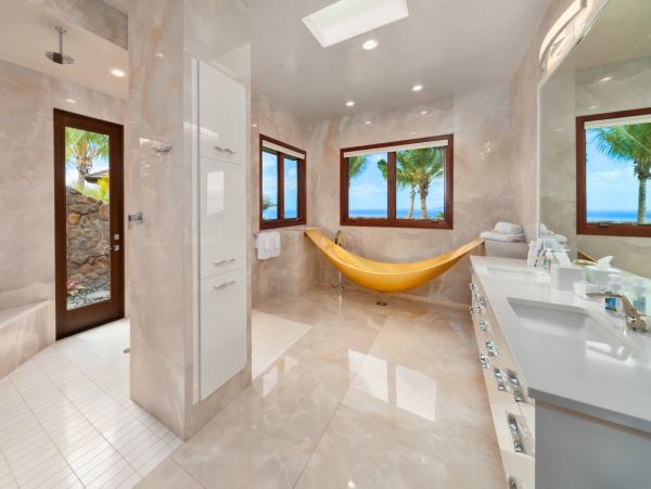 Luxury Lahaina Residence with Five Bedrooms and Pool Cottage