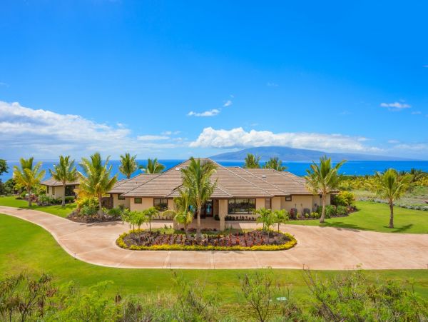 Luxury Lahaina Residence with Five Bedrooms and Pool Cottage