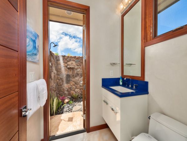 Luxury Lahaina Residence with Five Bedrooms and Pool Cottage