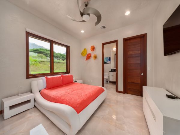 Luxury Lahaina Residence with Five Bedrooms and Pool Cottage