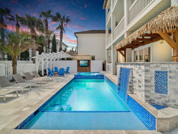 Nine Bedrooms  Sleeps 28 - Miramar Beach- Vacation Rental