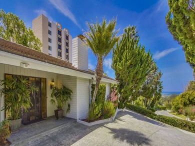 Modern Five Bedroom La Jolla Rental with Pool