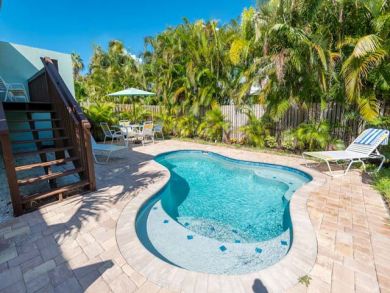 Holmes Beach Vacation Duplex Heated Pool and Stroll to Beach