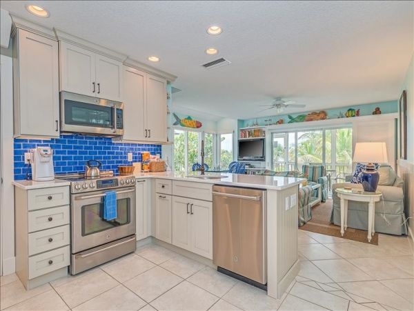 Charming Beach Front Vacation Home in Boca Grande Sleeps Six