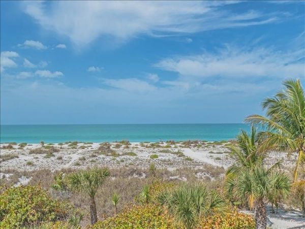 Charming Beach Front Vacation Home in Boca Grande Sleeps Six