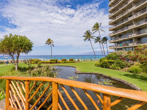 Lovely Lahaina Condo with Partial Ocean View Sleeps 4
