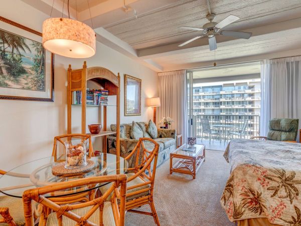 Lahaina Lovely Condo Pacific Ocean Views