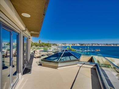 Luxury Four Bedroom Rental Accommodation Beach Front Access