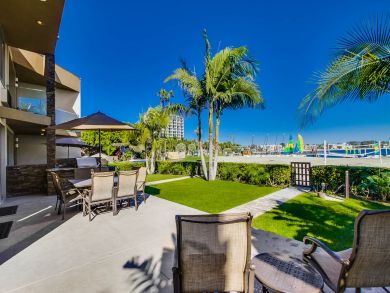 Luxury Four Bedroom Rental Accommodation Beach Front Access