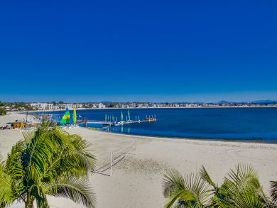 Luxury Four Bedroom Rental Accommodation Beach Front Access