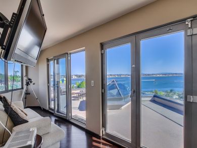 Luxury Four Bedroom Rental Accommodation Beach Front Access