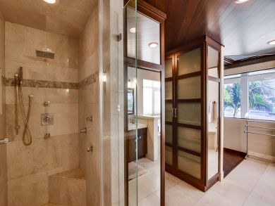 Luxury Four Bedroom Rental Accommodation Beach Front Access