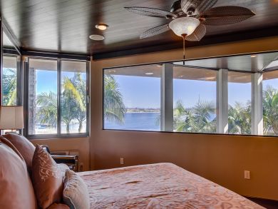 Luxury Four Bedroom Rental Accommodation Beach Front Access