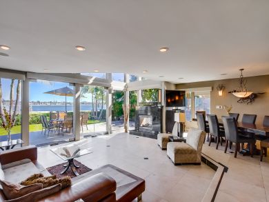 Luxury Four Bedroom Rental Accommodation Beach Front Access