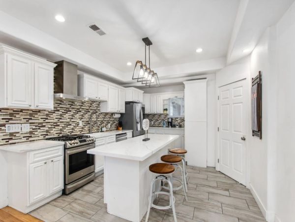 La Jolla Vacation Rental - Luxury 6-Bedroom Coastal Retreat