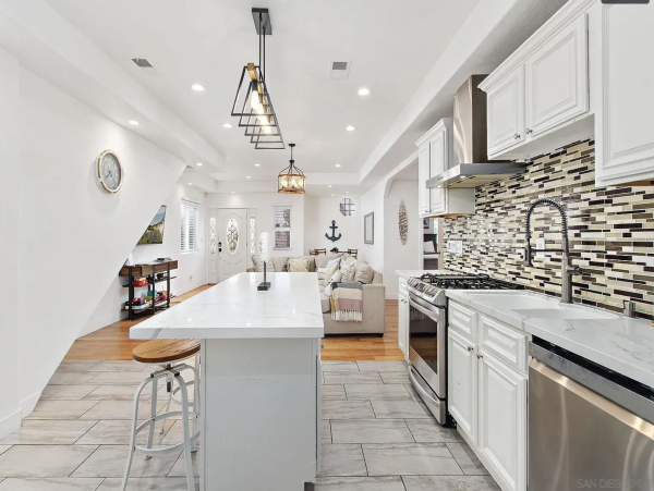 La Jolla Vacation Rental - Luxury 6-Bedroom Coastal Retreat