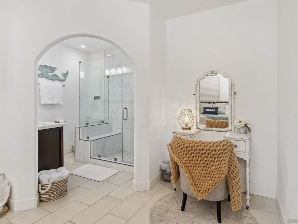 La Jolla Vacation Rental - Luxury 6-Bedroom Coastal Retreat