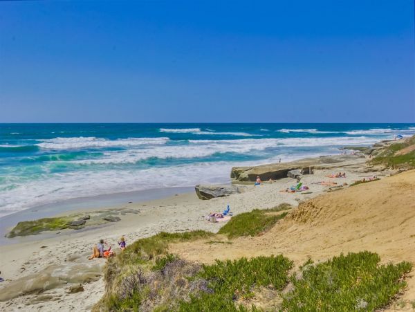 Three Bedroom La Jolla Luxury Rental with Amazing Interior