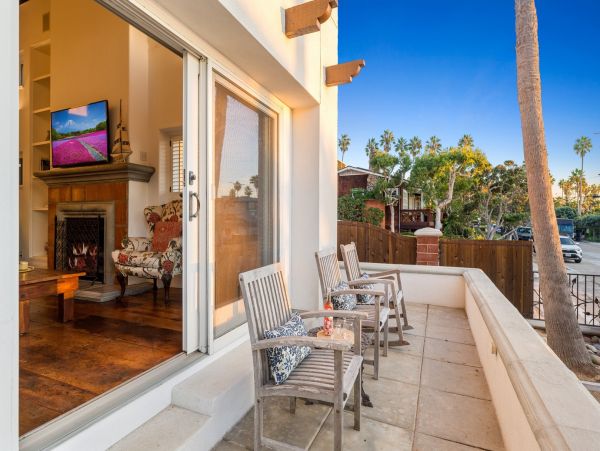 Three Bedroom La Jolla Luxury Rental with Amazing Interior