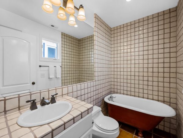 Three Bedroom La Jolla Luxury Rental with Amazing Interior