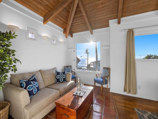 Three Bedroom La Jolla Luxury Rental with Amazing Interior