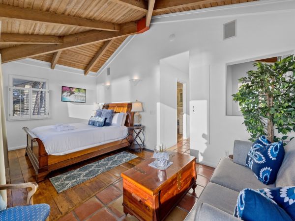 Three Bedroom La Jolla Luxury Rental with Amazing Interior