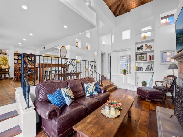 Three Bedroom La Jolla Luxury Rental with Amazing Interior