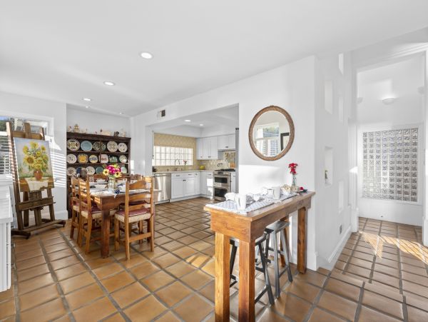 Three Bedroom La Jolla Luxury Rental with Amazing Interior