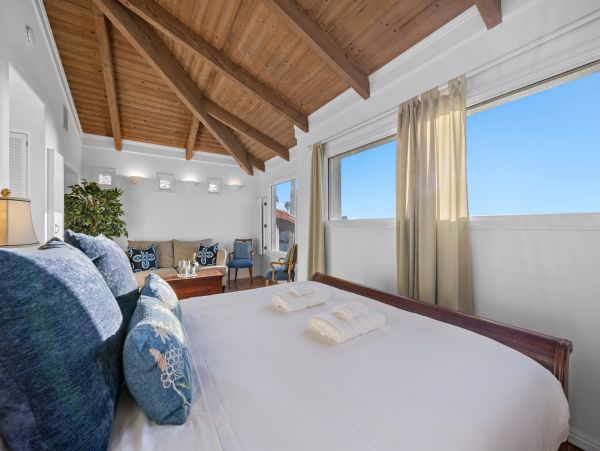 Three Bedroom La Jolla Luxury Rental with Amazing Interior