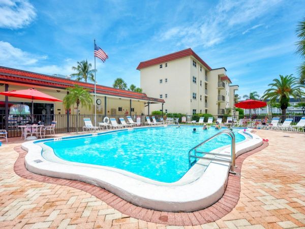 Siesta Key Vacation Rental - Two Bedroom Siesta Key Beachfront Condo