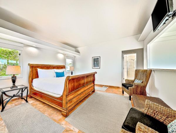 Four Bedroom Luxury Sleeps Ten Guests at La Jolla Rental