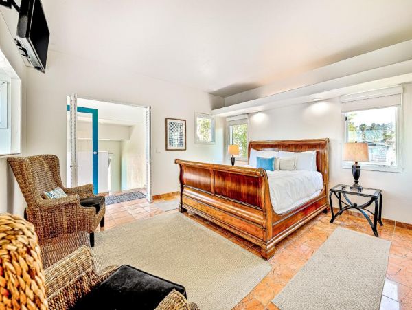 Four Bedroom Luxury Sleeps Ten Guests at La Jolla Rental