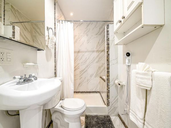 Four Bedroom Luxury Sleeps Ten Guests at La Jolla Rental