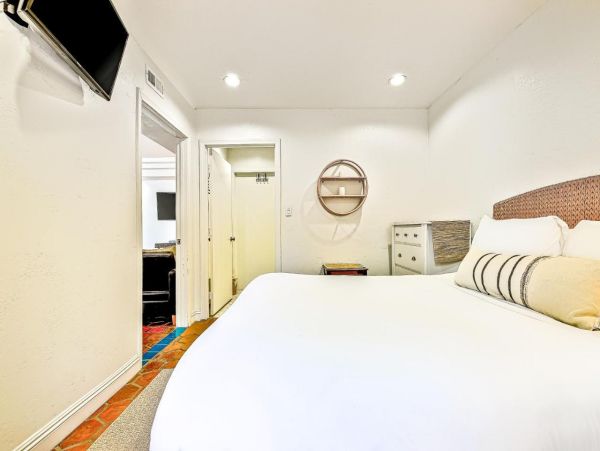 Four Bedroom Luxury Sleeps Ten Guests at La Jolla Rental