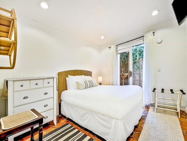 Four Bedroom Luxury Sleeps Ten Guests at La Jolla Rental