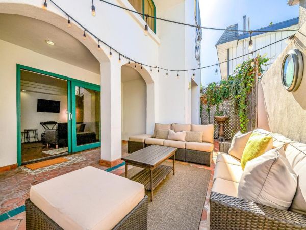 Four Bedroom Luxury Sleeps Ten Guests at La Jolla Rental