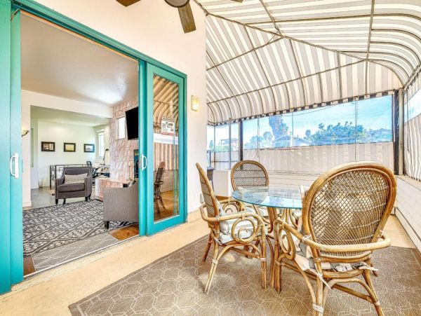 Four Bedroom Luxury Sleeps Ten Guests at La Jolla Rental