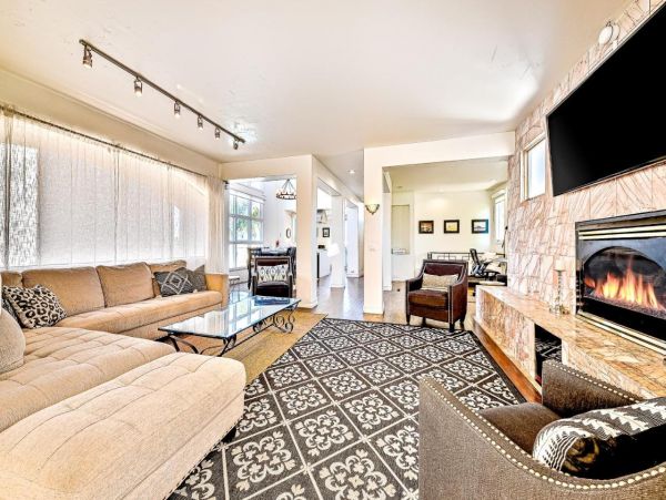 Four Bedroom Luxury Sleeps Ten Guests at La Jolla Rental